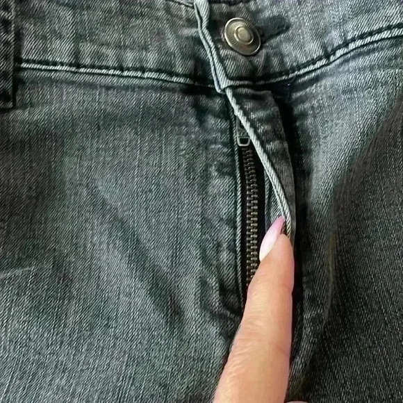 Chicos Platinum Women's Gray Wash High Rise Button Pockets Denim Jeans Size 8 - Picture 4 of 10